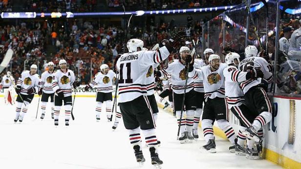 blackhawks-ot-winner-Stephen-Dunn