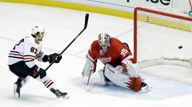 Michael Frolik beats Jimmy Howard on a penalty shot to give the Blackhawks a 4-2 third period lead in Game 6. 
