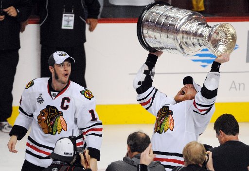 blackhawks-lift-stanley-cup-2010-wire-90ddf81cc4545215